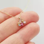 Sárga arany nyaklánc színes köves medállal