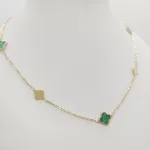 Sárga arany nyaklánc zöld lóherékkel