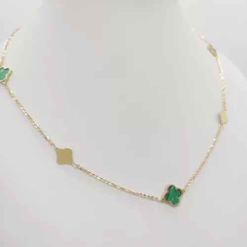 Sárga arany nyaklánc zöld lóherékkel