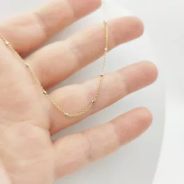 Sárga arany nyaklánc apró fehér kockákkal