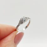 Fehér arany gyűrű cirkóniákkal