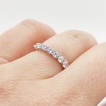 Fehér arany köves gyűrű