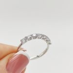 Fehér arany köves gyűrű