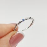 Fehér arany apró színes köves gyűrű