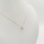 Sárga arany nyaklánc egy köves 6 karmos medállal