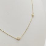Sárga arany nyaklánc apró fehér lóherékkel