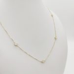 Sárga arany nyaklánc apró fehér lóherékkel