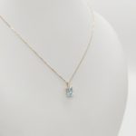 Sárga arany nyaklánc kék köves medállal