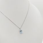 Fehér arany nyaklánc kék köves medállal