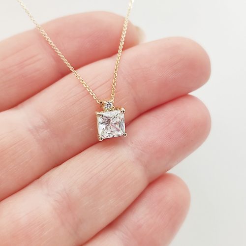 Sárga arany nyaklánc szögletes köves medállal