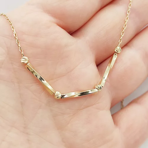 Sárga arany nyaklánc modern csavart mintával