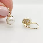Sárga arany elegáns fülbevaló gyönggyel