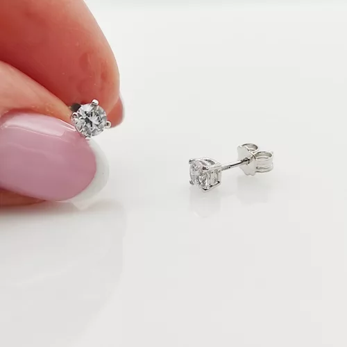 Fehér arany egy köves fülbevaló