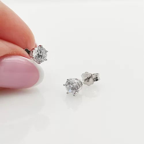 Fehér arany egy köves fülbevaló