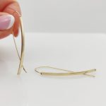 Sárga arany modern merev lógós fülbevaló