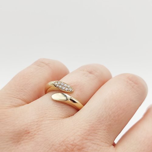 Sárga arany modern gyűrű cirkóniákkal