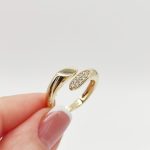 Sárga arany modern gyűrű cirkóniákkal