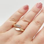 Sárga arany modern gyűrű cirkóniákkal