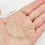 Sárga arany kis metszett bogyós karperec