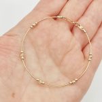 Sárga arany kis metszett bogyós karperec