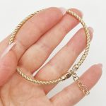 Sárga arany modern mintás karperec