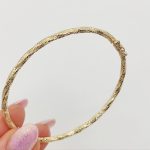 Sárga arany csavart metszett karperec