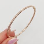 Rozé arany csavar metszett karperec