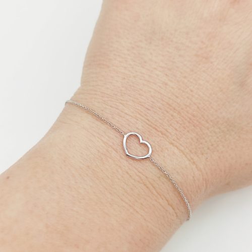 Fehér arany karlánc szív medállal