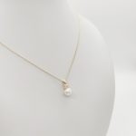 Sárga arany nyaklánc gyöngy medállal