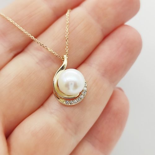 Sárga arany nyaklánc gyöngy medállal