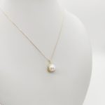 Sárga arany nyaklánc gyöngy medállal