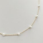 Sárga arany nyaklánc apró gyöngyökkel