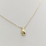 Sárga arany nyaklánc kis csepp medállal