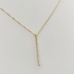 Sárga arany nyaklánc köves pálcika medállal