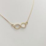 Sárga arany nyaklánc köves végtelen medállal