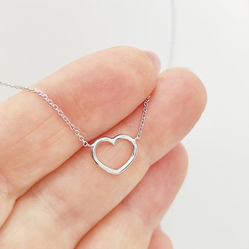 Fehér arany nyaklánc minimál szívvel