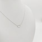 Fehér arany nyaklánc minimál szívvel