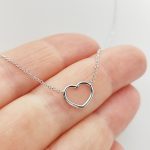 Fehér arany nyaklánc minimál szívvel