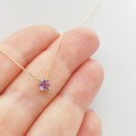 Sárga arany nyaklánc lila köves medállal