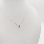 Sárga arany nyaklánc lila köves medállal