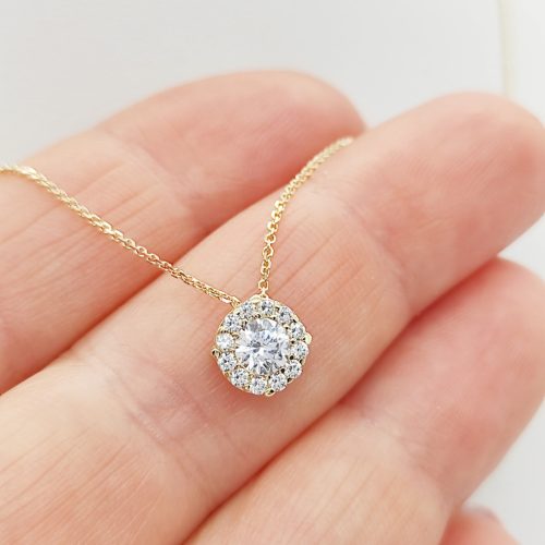 Sárga arany nyaklánc szikrázó medállal