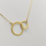Sárga arany nyaklánc dupla karika medállal