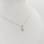 Sárga arany nyaklánc apró pillangó medállal