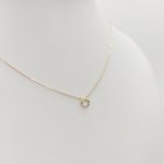 Sárga arany nyaklánc köves kör medállal