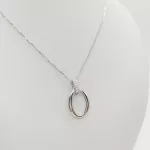 Fehér arany nyaklánc mutatós nagy medállal