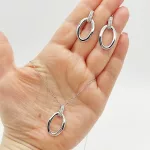 Fehér arany nyaklánc mutatós nagy medállal