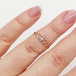 Sárga-fehér arany szívecskés gyűrű