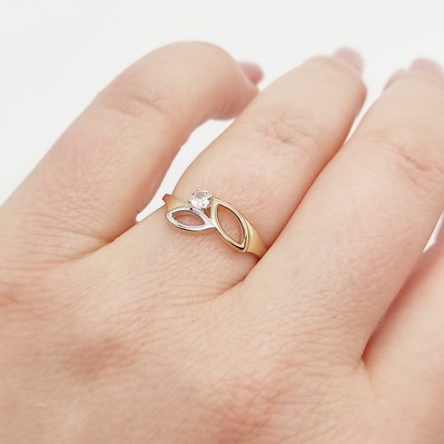 Sárga-fehér arany kis szolíd gyűrű egy kővel