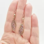 Sárga-fehér arany áttört lógós fülbevaló