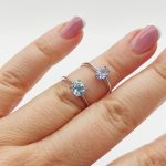 Fehér arany gyűrű kék cirkóniával